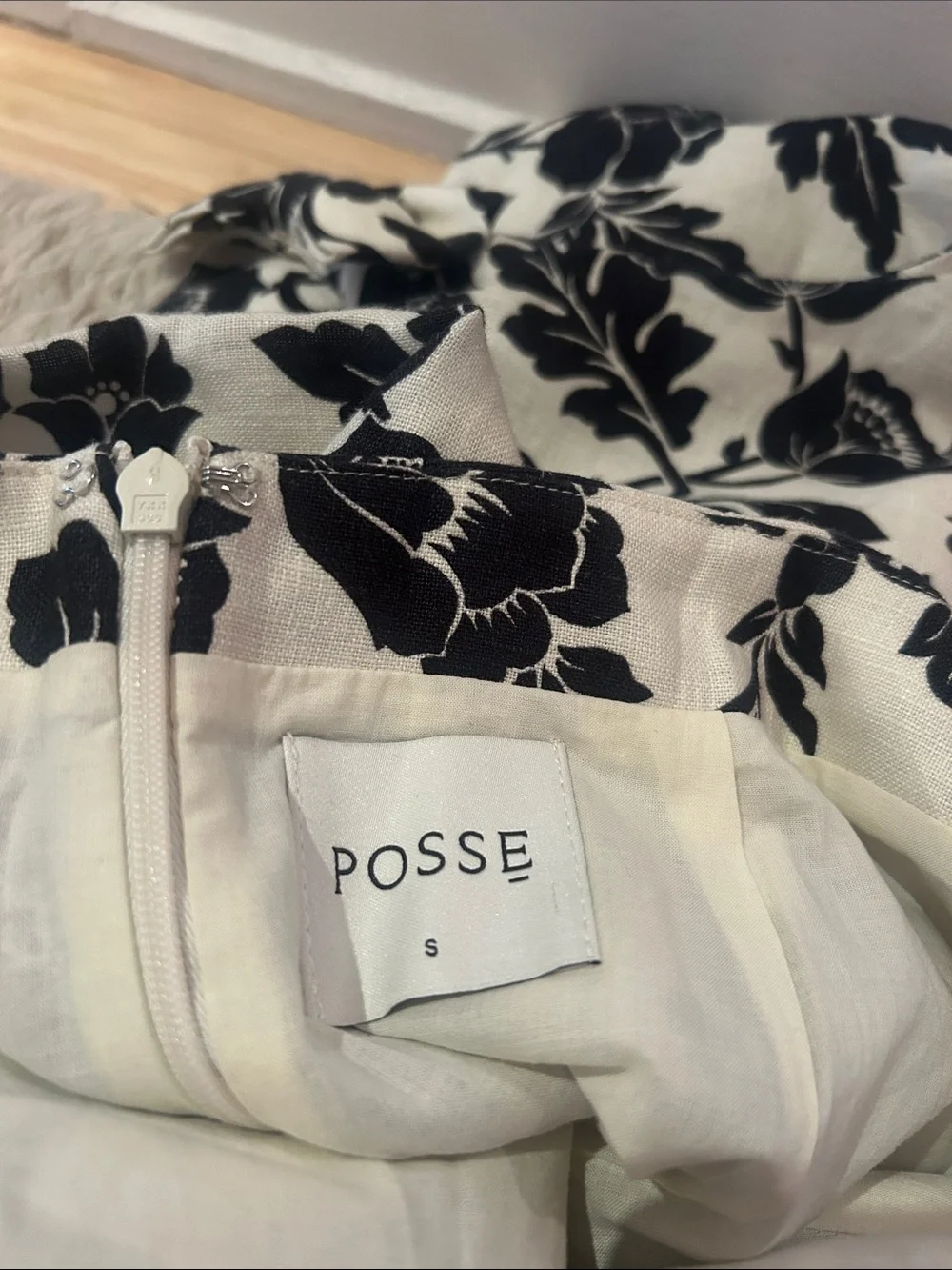 Posse Women's Romeo Column Skirt Size Small